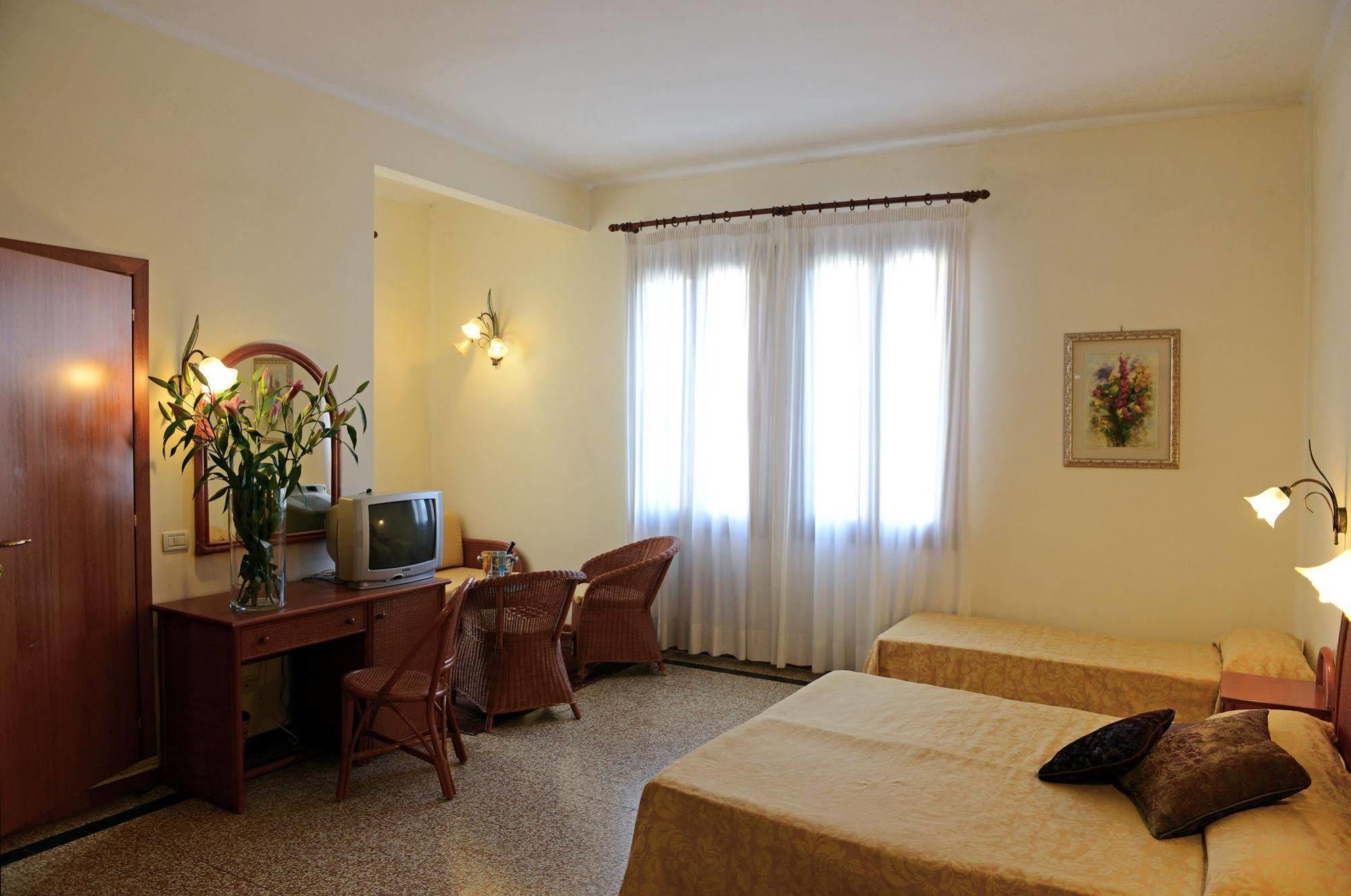 Hotel Villa Orio E Beatrice Lido di Venezia Exterior photo
